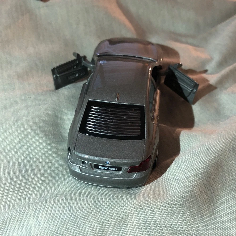 BMW 760Li Pull Back Action